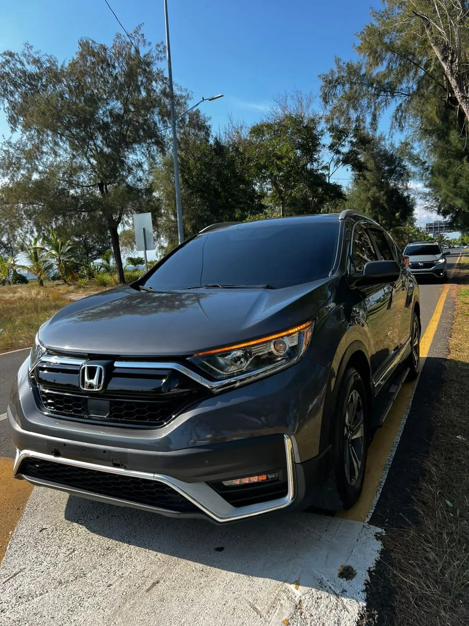 Honda CR-V gris, parte de la flota