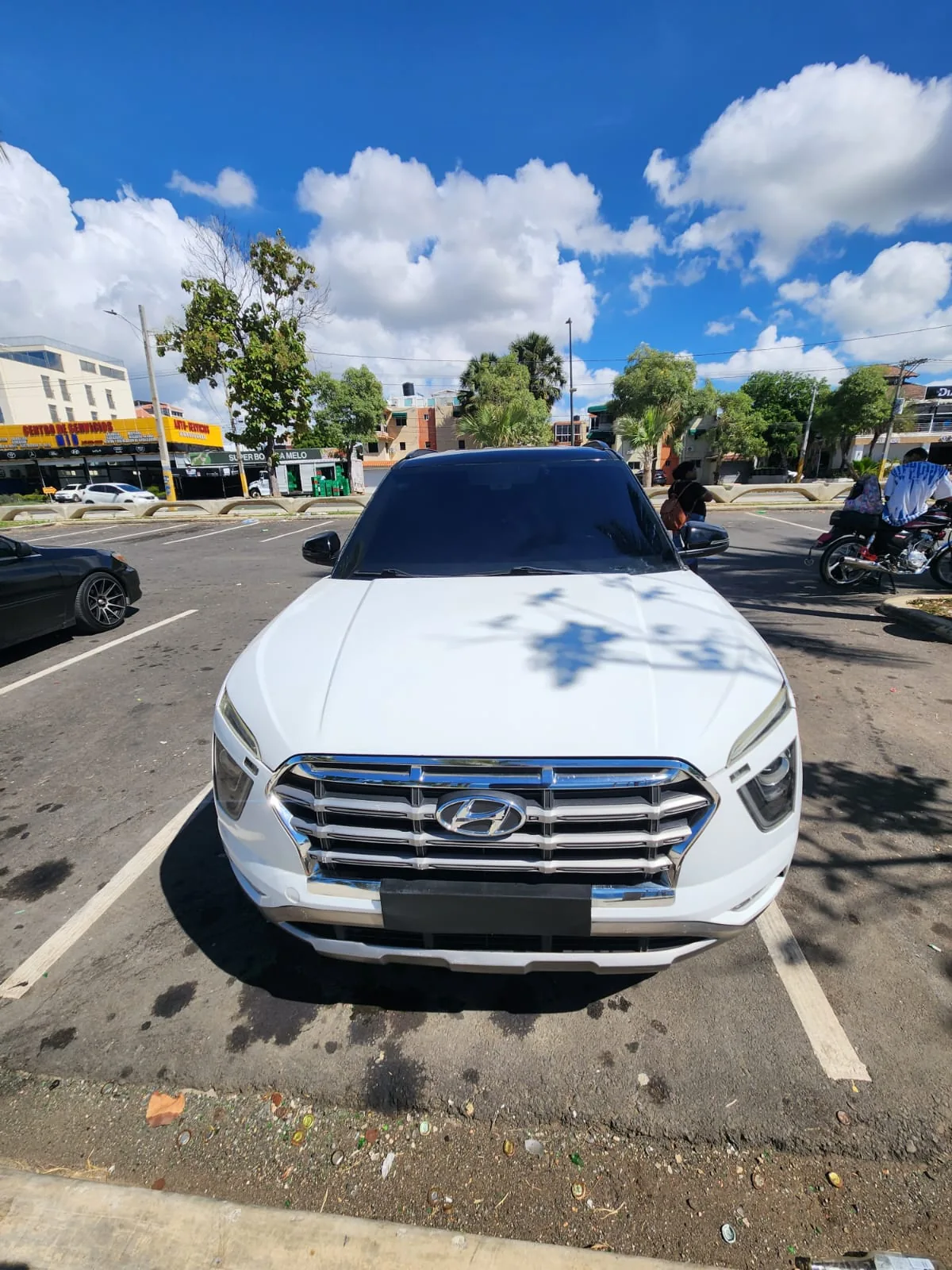 SUV Hyundai blanca