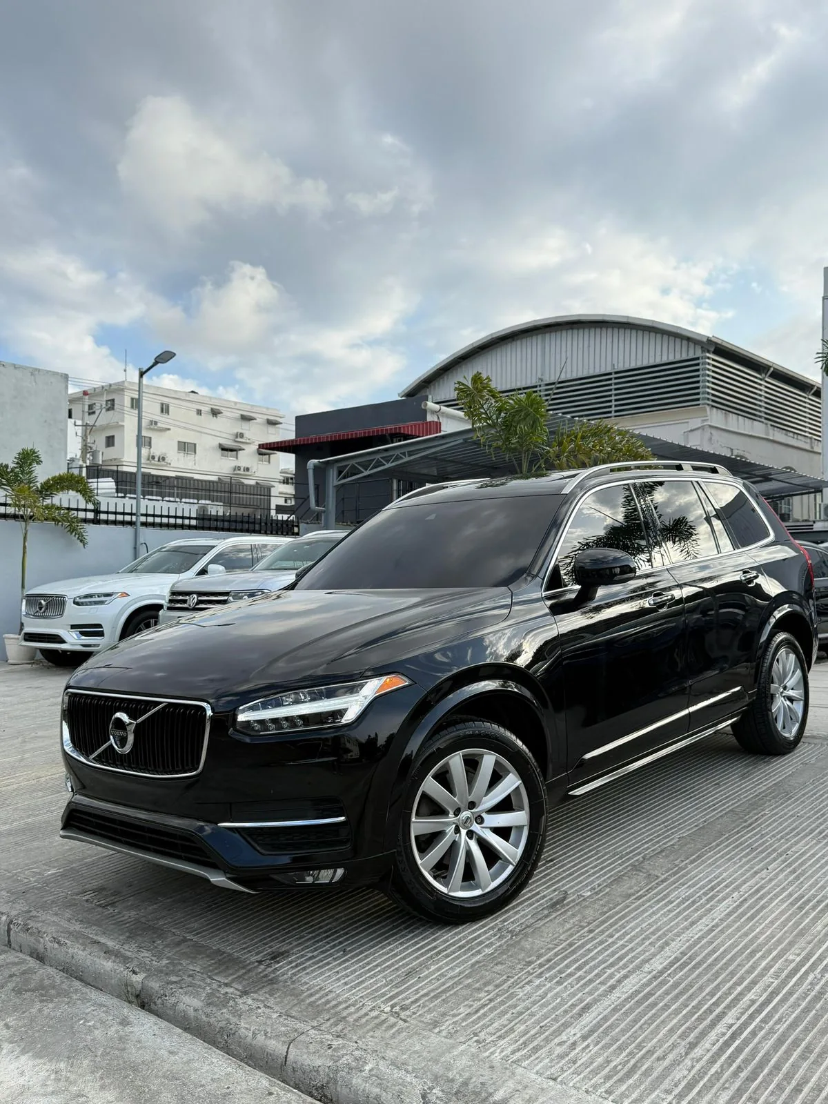 Volvo XC90 negra